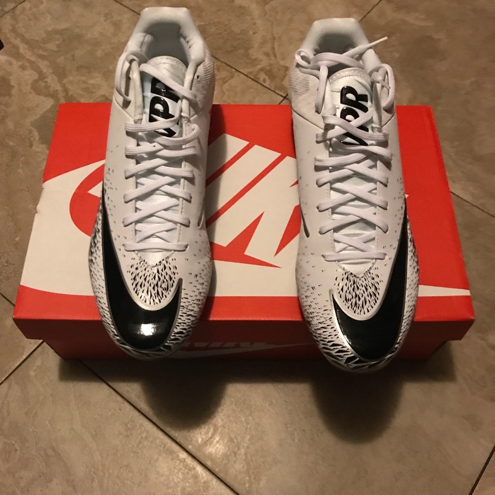 Cleats - Picture 3 of 8